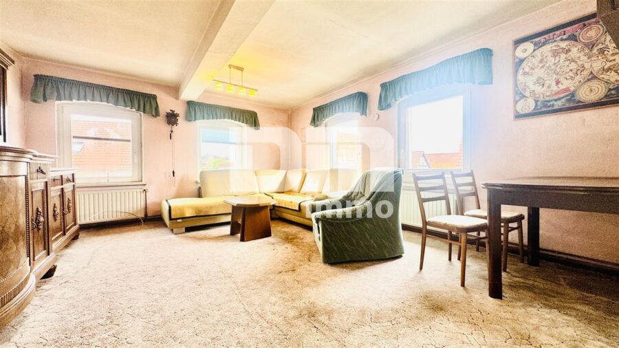 Großzügiges Einfamilienhaus mit moderner Heizung + Kachelofen in Arenshausen - OG Wohn / Esszimmer